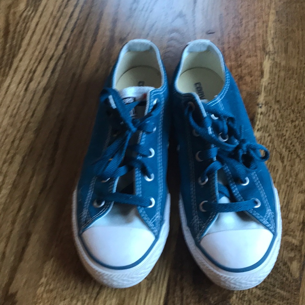 Blue converse kids size 3